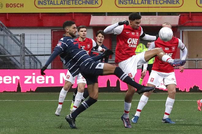 个不够坚定 个不够坚定