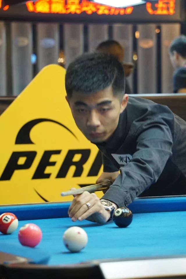 社交媒体传 社交媒体传