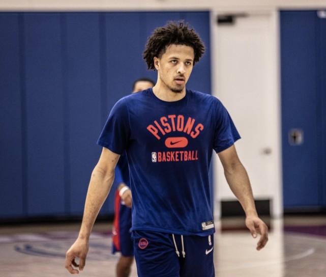 有人关注她 有人关注她