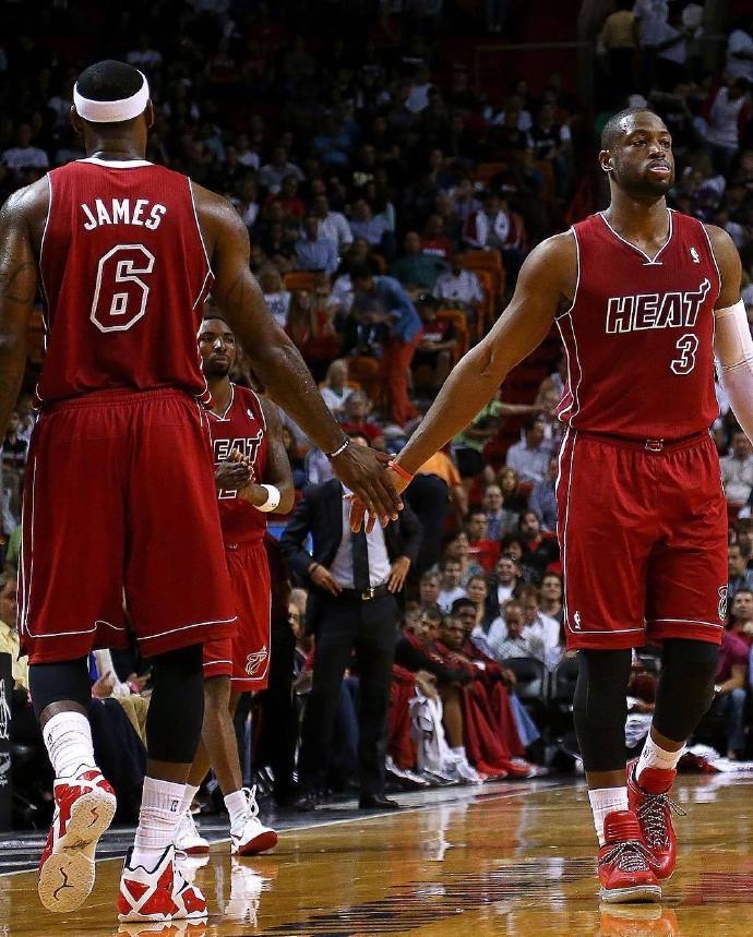 当曼城逼近 当曼城逼近